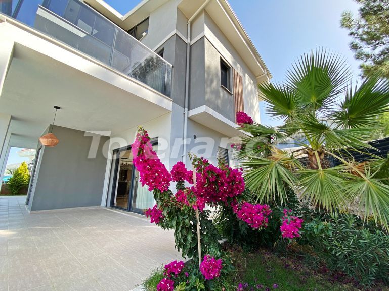 Вилла или дом в Оваджик, Фетхие вид на море с бассейном: купить недвижимость в Турции - 70031