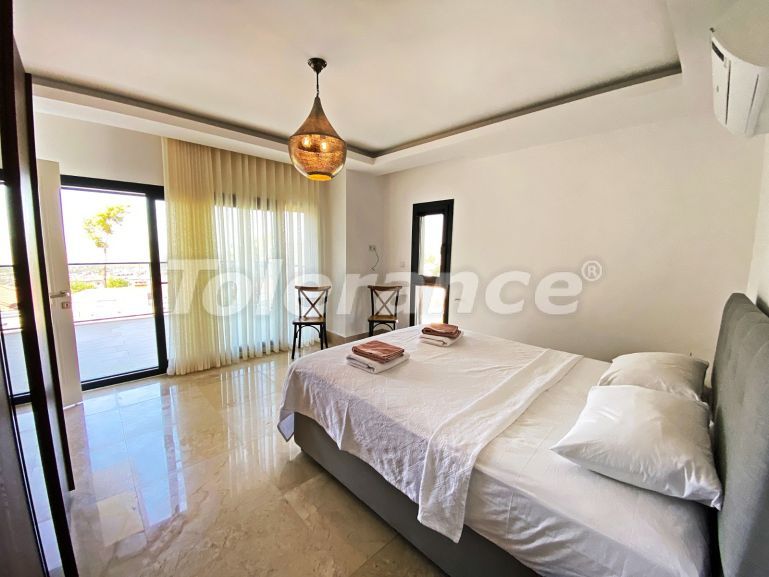 Вилла или дом в Оваджик, Фетхие вид на море с бассейном: купить недвижимость в Турции - 70032