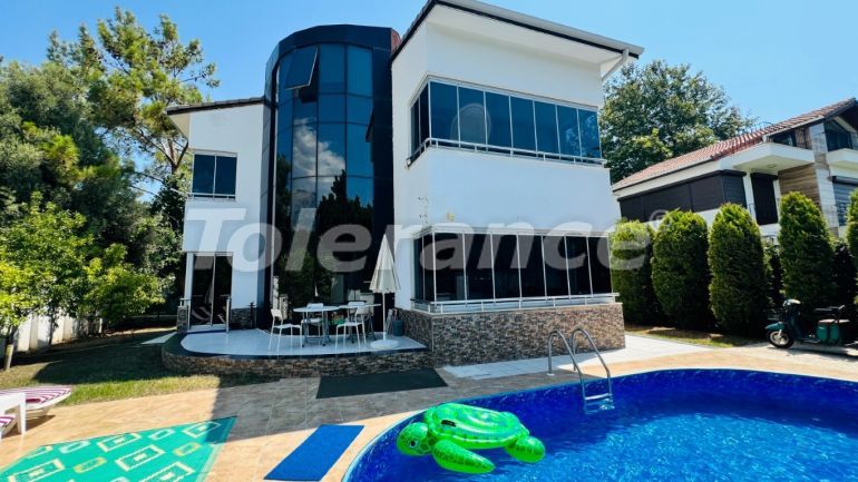 Вилла или дом в Текирова, Кемер с бассейном: купить недвижимость в Турции - 136403