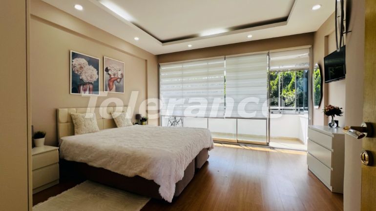 Вилла или дом в Текирова, Кемер с бассейном: купить недвижимость в Турции - 136404