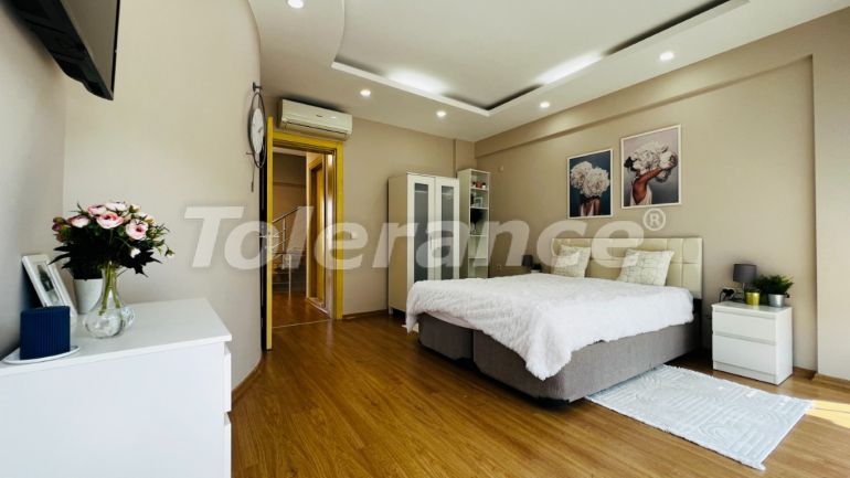 Вилла или дом в Текирова, Кемер с бассейном: купить недвижимость в Турции - 136405