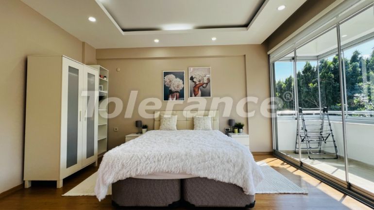 Вилла или дом в Текирова, Кемер с бассейном: купить недвижимость в Турции - 136407