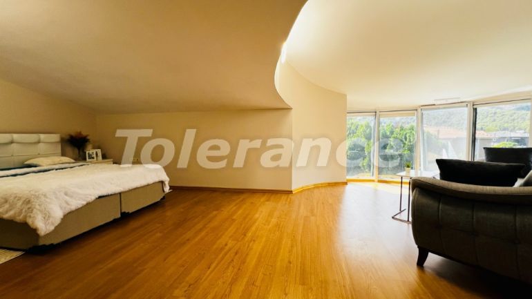 Вилла или дом в Текирова, Кемер с бассейном: купить недвижимость в Турции - 136410