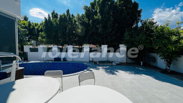 Вилла или дом в Текирова, Кемер с бассейном: купить недвижимость в Турции - 136420