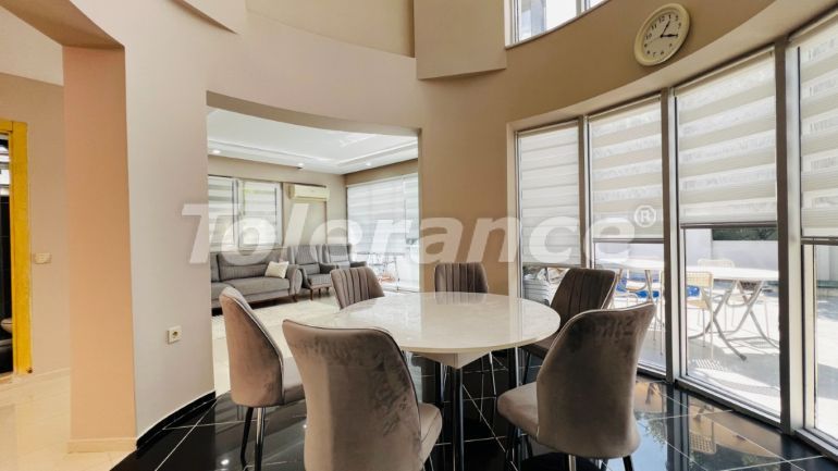 Вилла или дом в Текирова, Кемер с бассейном: купить недвижимость в Турции - 136426