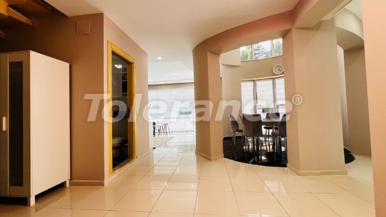 Вилла или дом в Текирова, Кемер с бассейном: купить недвижимость в Турции - 136430